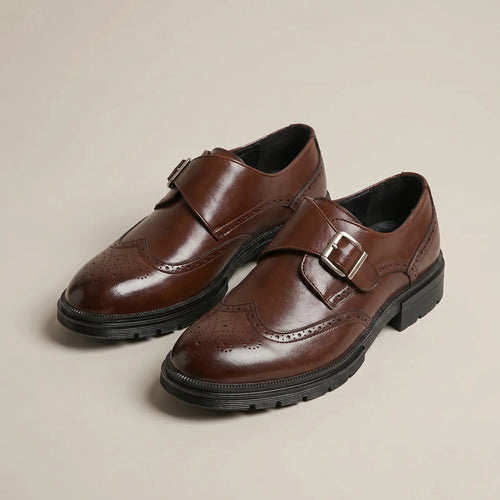 Chaussures homme à boucle perforées