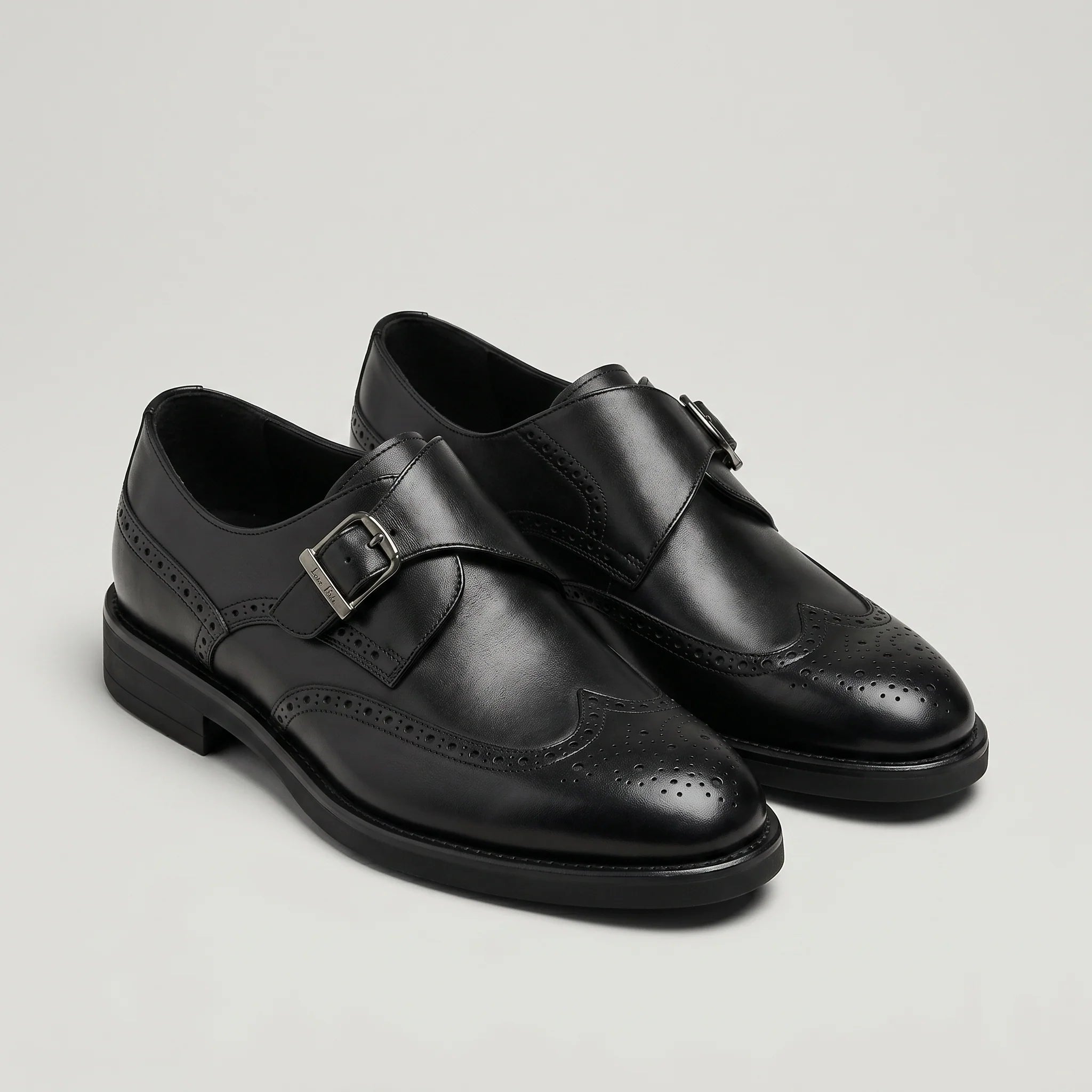 Chaussures homme à boucle perforées